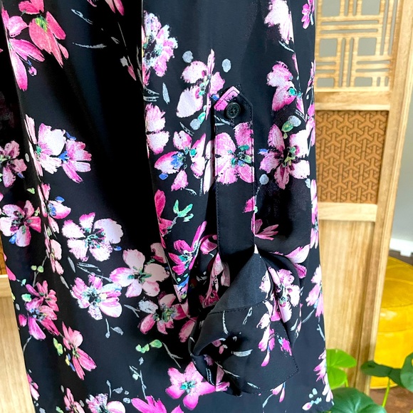 Express Button Down Floral Blouse - Picture 4 of 8